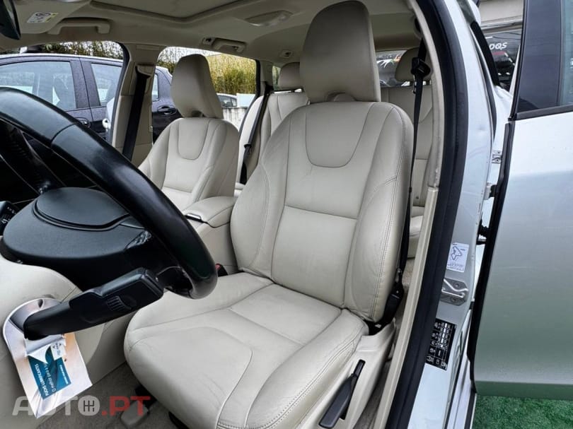 Volvo V60 1.6 D2 Drive Summum Start/Stop — fotografia 16