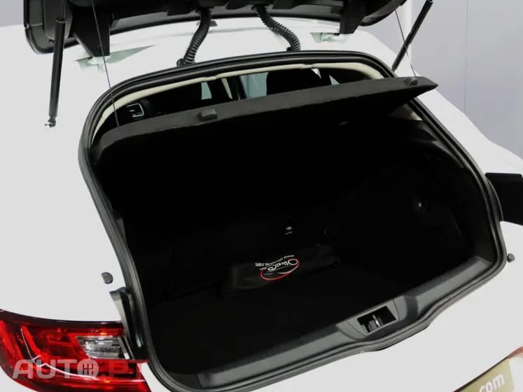 Renault Mégane 1.5 Blue dCi Limited EDC — fotografia 10