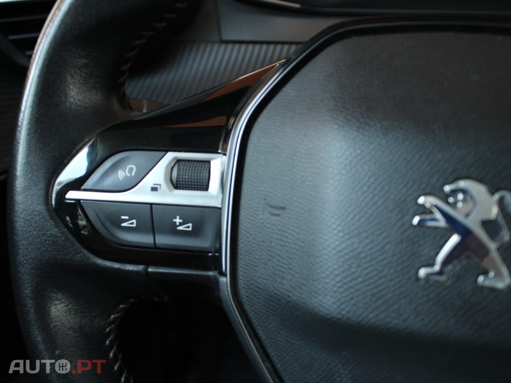 Peugeot E-208 50 kWh Allure