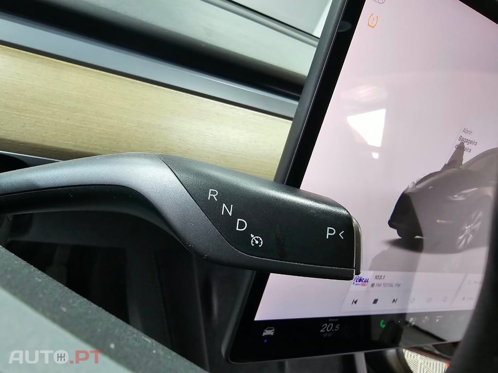 Tesla Model Y Standard Long Range RWD