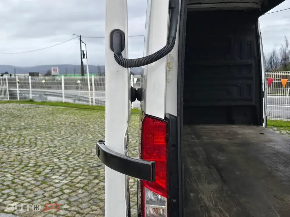 Volkswagen Crafter 35 2.0 TDI L3H3 Médio Tecto Alto