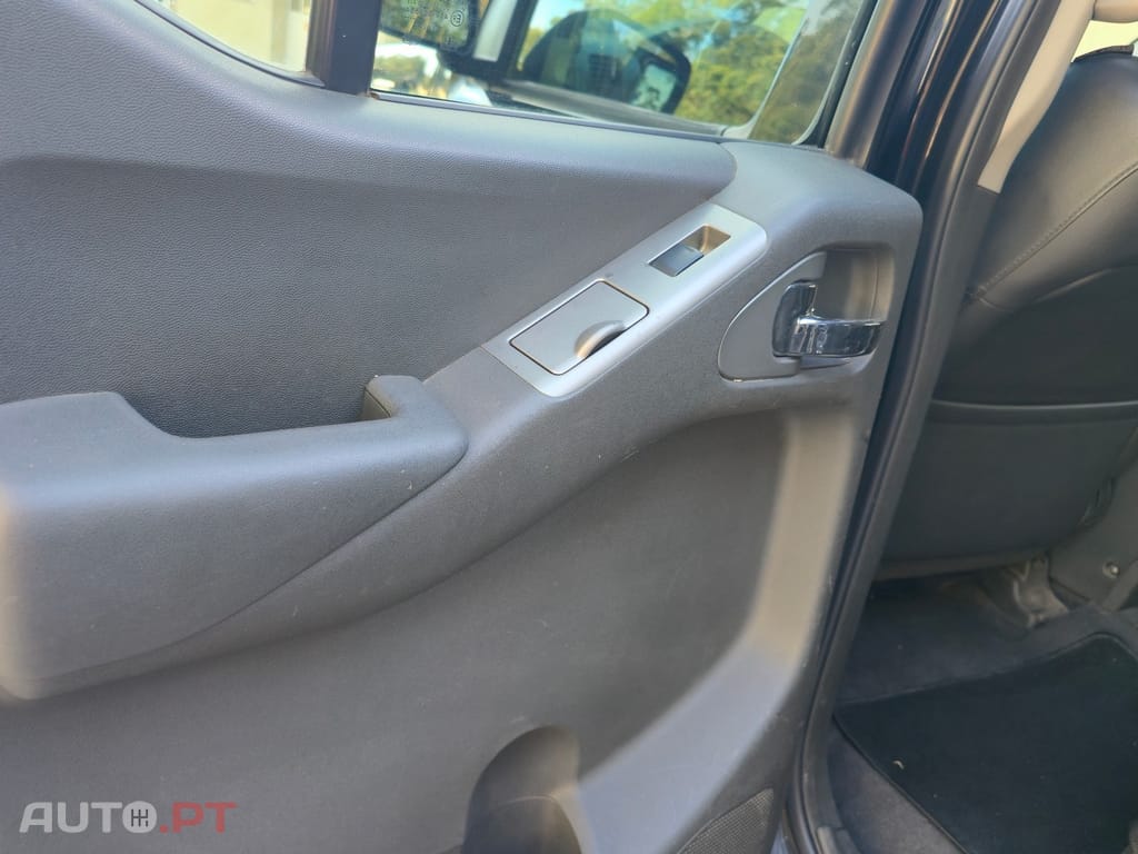 Nissan Navara 2.5 dCi CD LE Premium