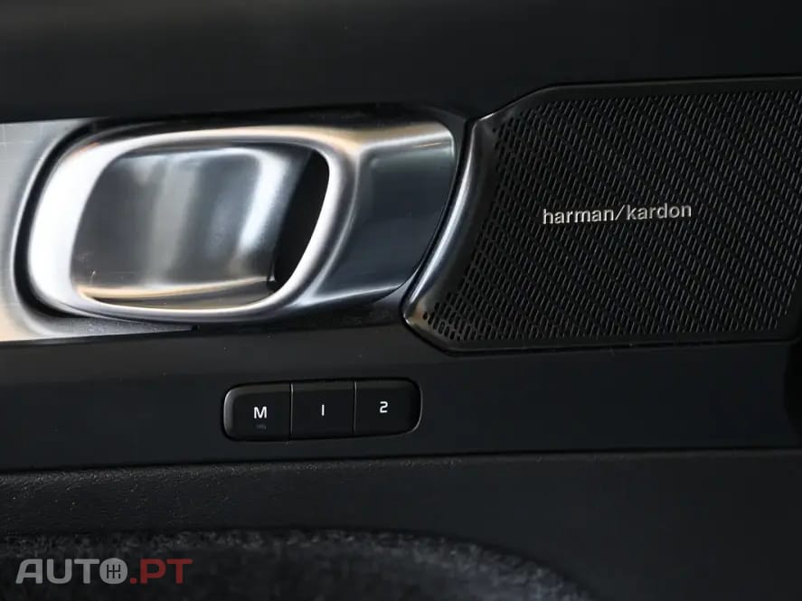 Volvo XC40 1.5 T2 Plus Dark Auto