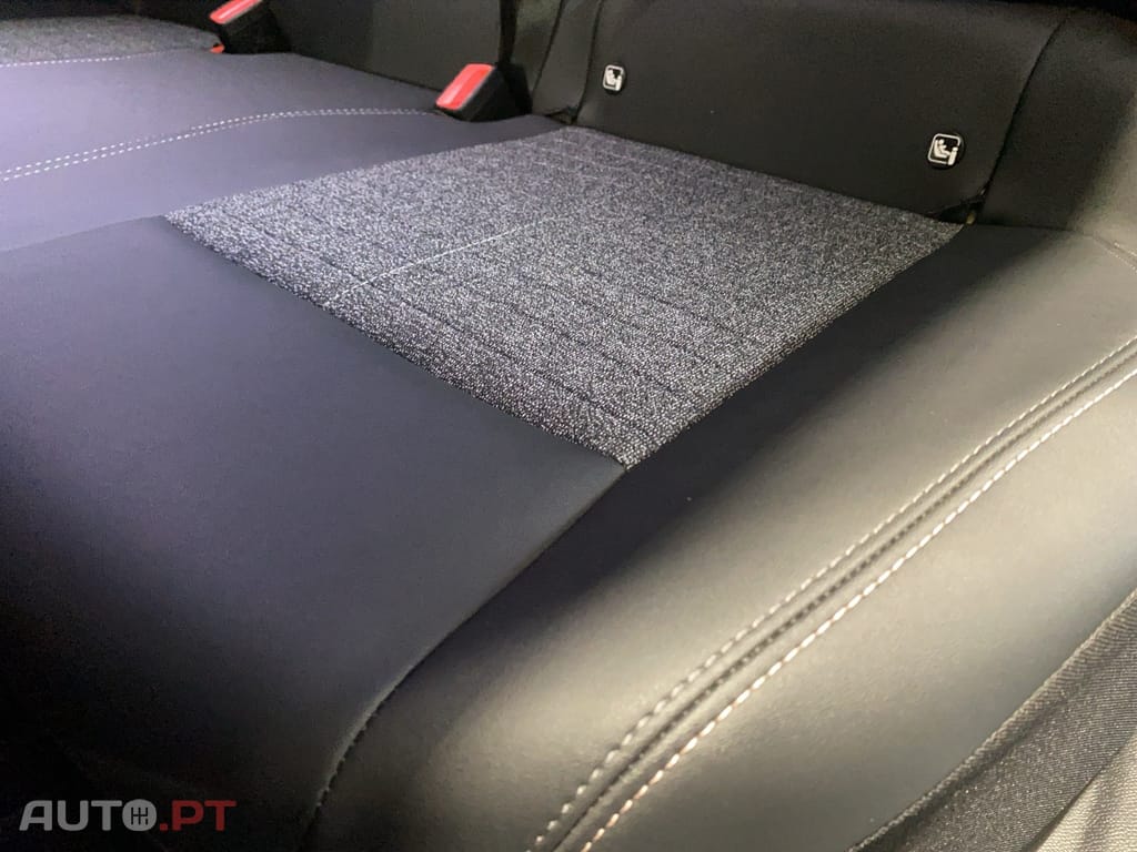 Peugeot 3008 1.2 Hybrid Allure e-DCS6