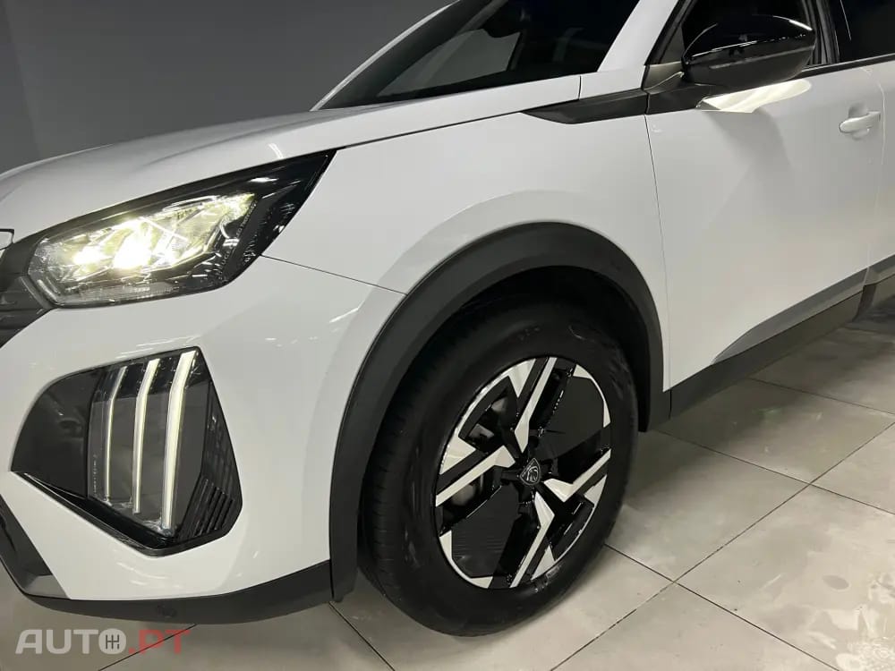 Peugeot 2008 1.2 Hybrid Allure e-DCS6