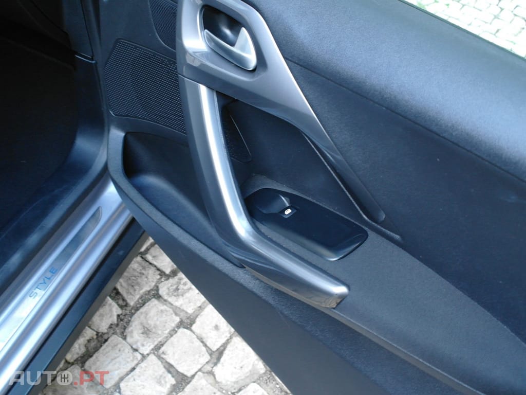 Peugeot 2008 1.2 PureTech Style