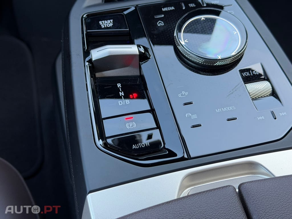 BMW iX xDrive 40 Pack Desportivo