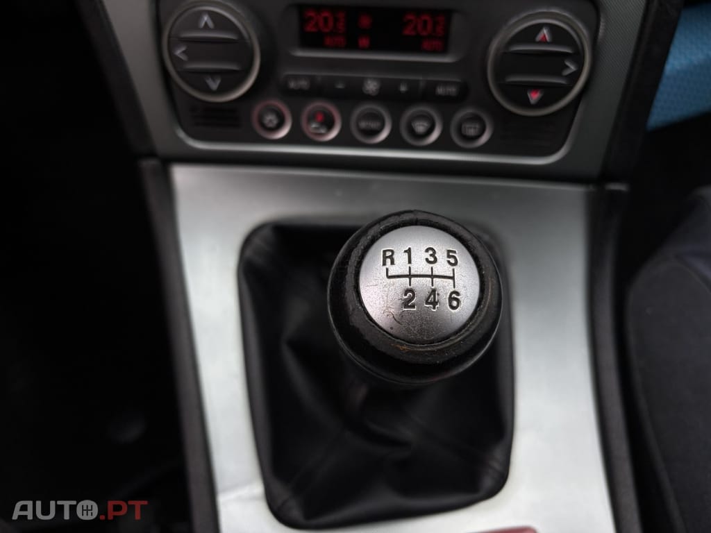 Alfa Romeo 159 1.9 JTD 16V Distinctive — fotografia 19