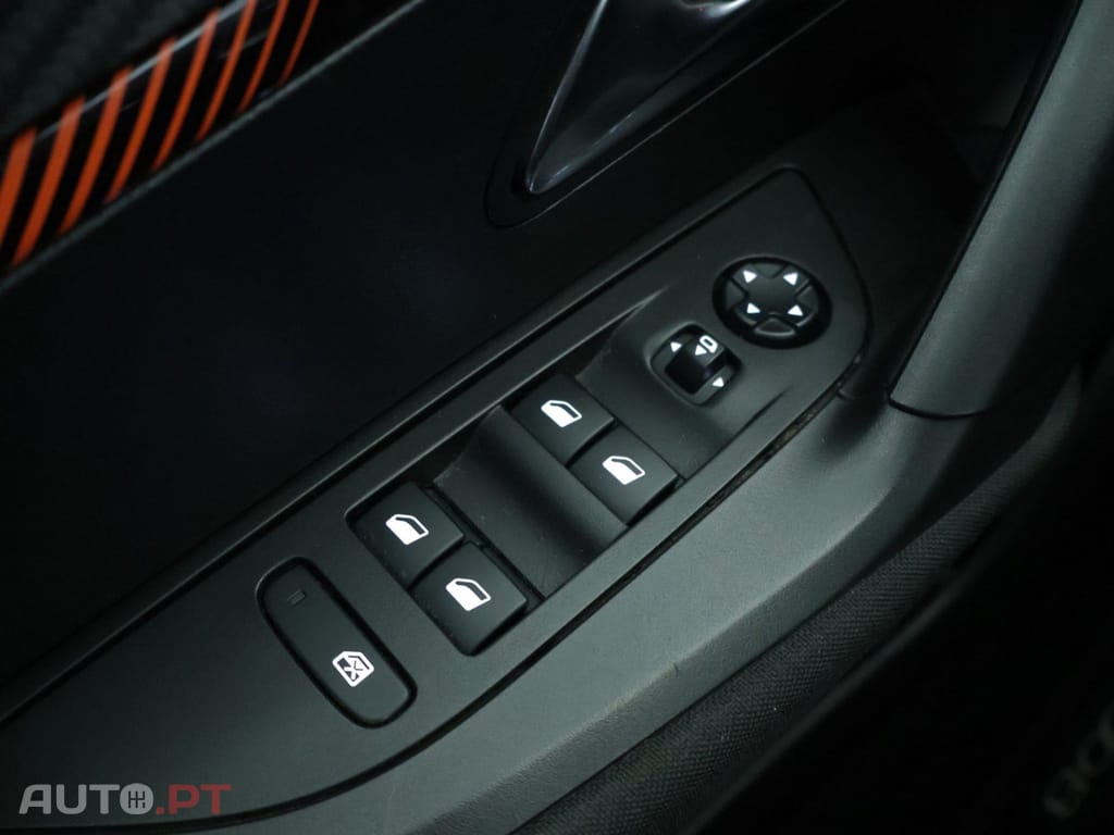 Peugeot 2008 1.2i Active