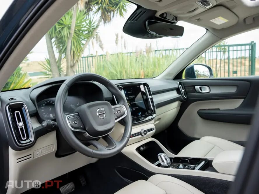 Volvo XC 40 T5 Recharge DKG Inscription — fotografia 14