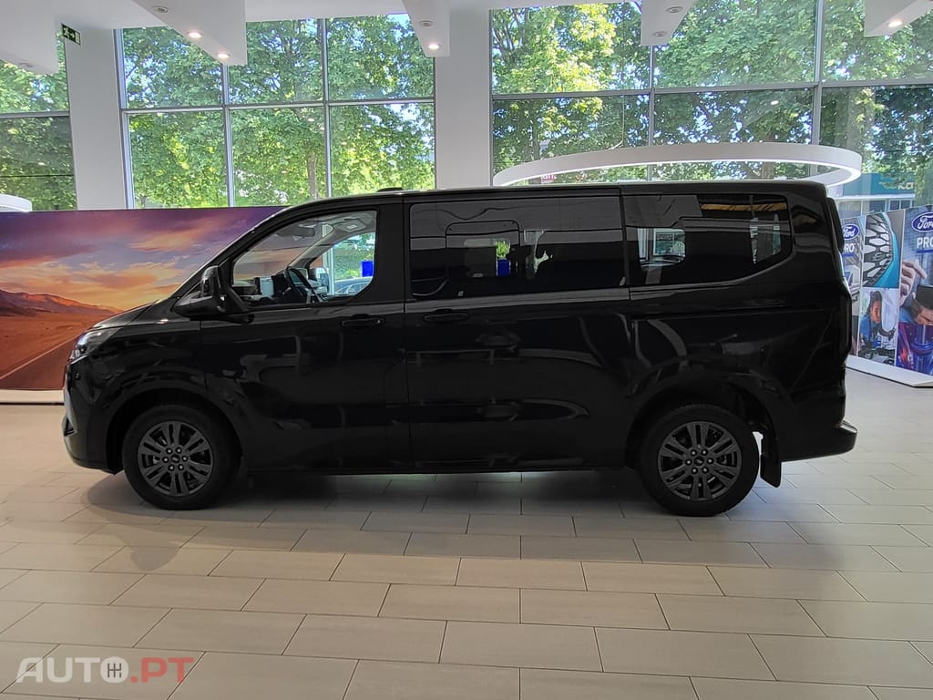 Ford Tourneo 2.5 PHEV Titanium