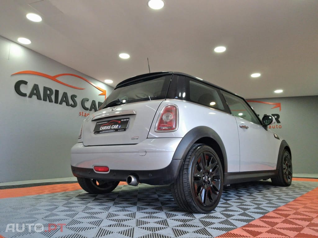MINI Cooper D Edição Camden 50 anos