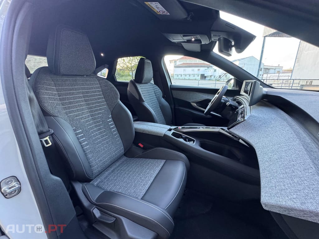Peugeot 3008 1.2 Hybrid Allure e-DCS6