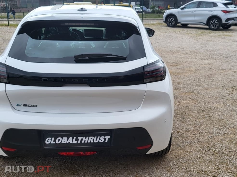 Peugeot E-208 50 kWh Style