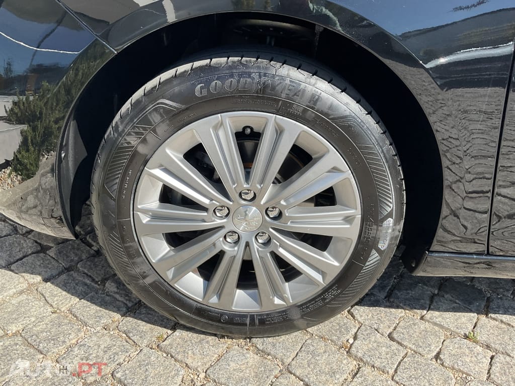 Peugeot 308 1.2 PureTech Allure EAT8