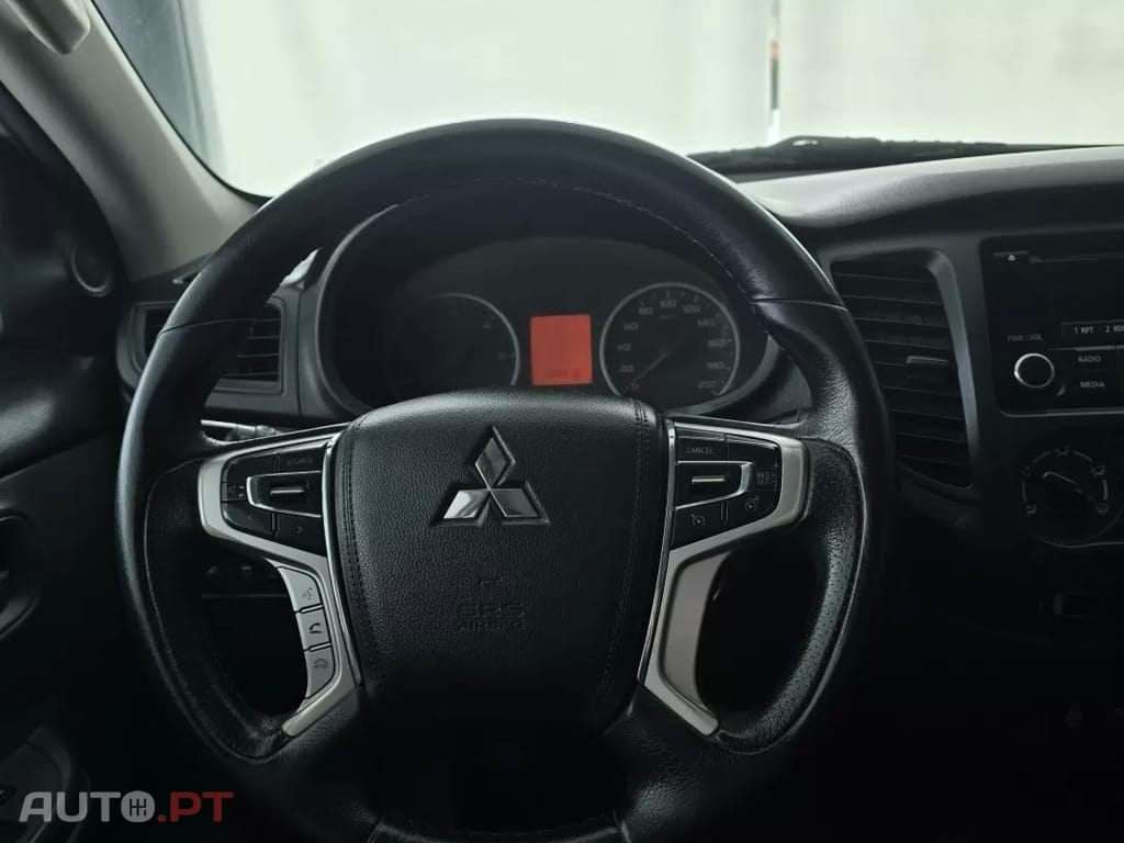 Mitsubishi L200 2.4 DI-D CD Invite 4WD