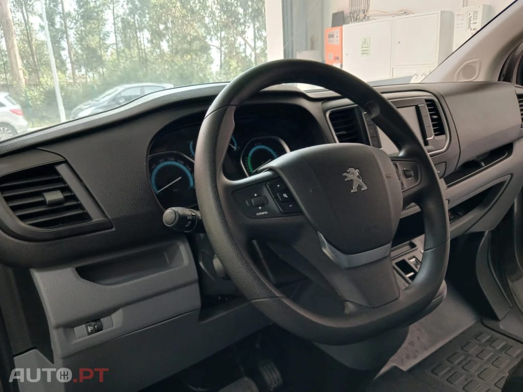 Peugeot E-Expert 50 kWh M Standard
