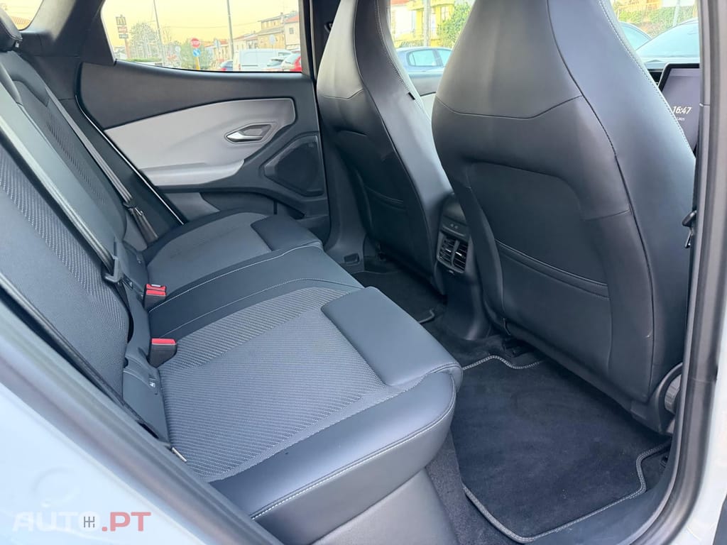 Ford Explorer 77 kWh Select