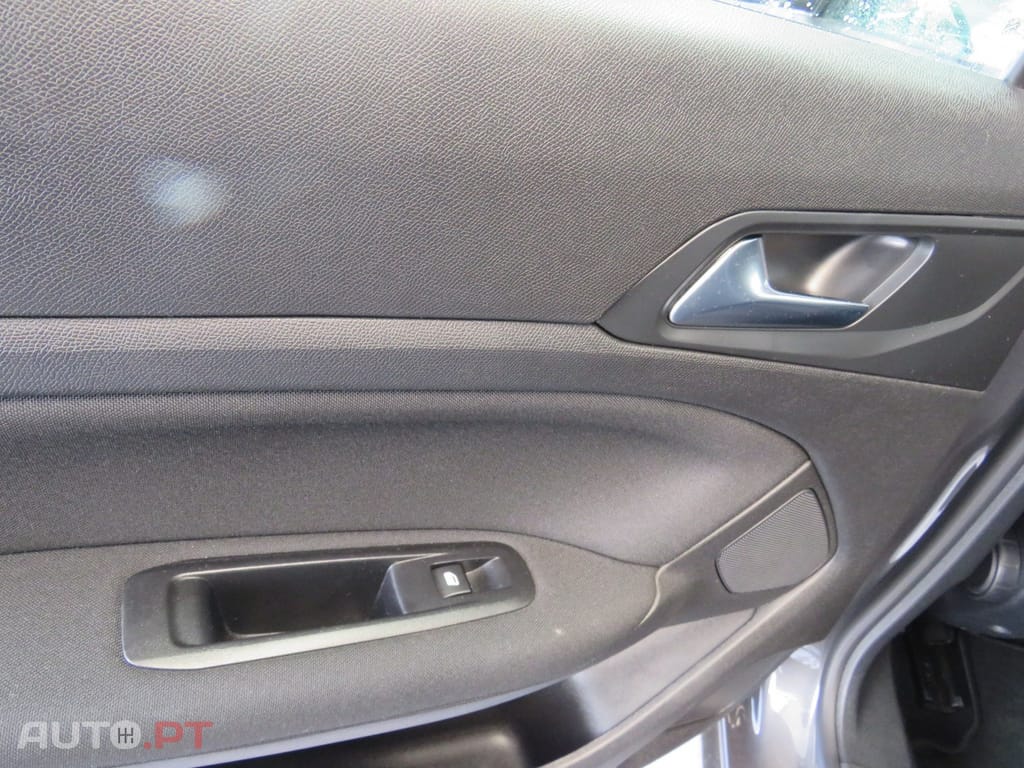 Peugeot 308 1.5 BlueHDi Business Line