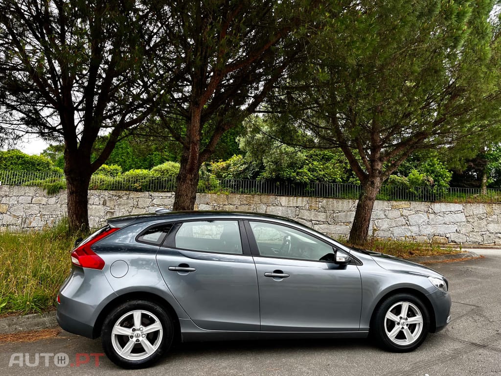 Volvo V40 D2