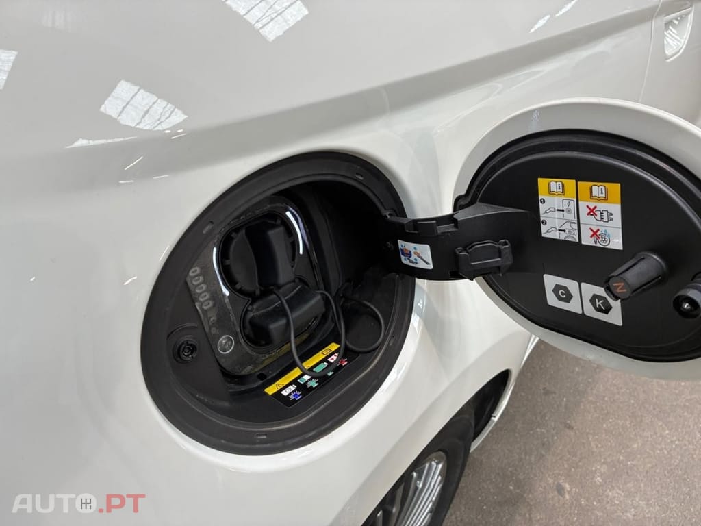 Fiat 500e 42kWh (Red)