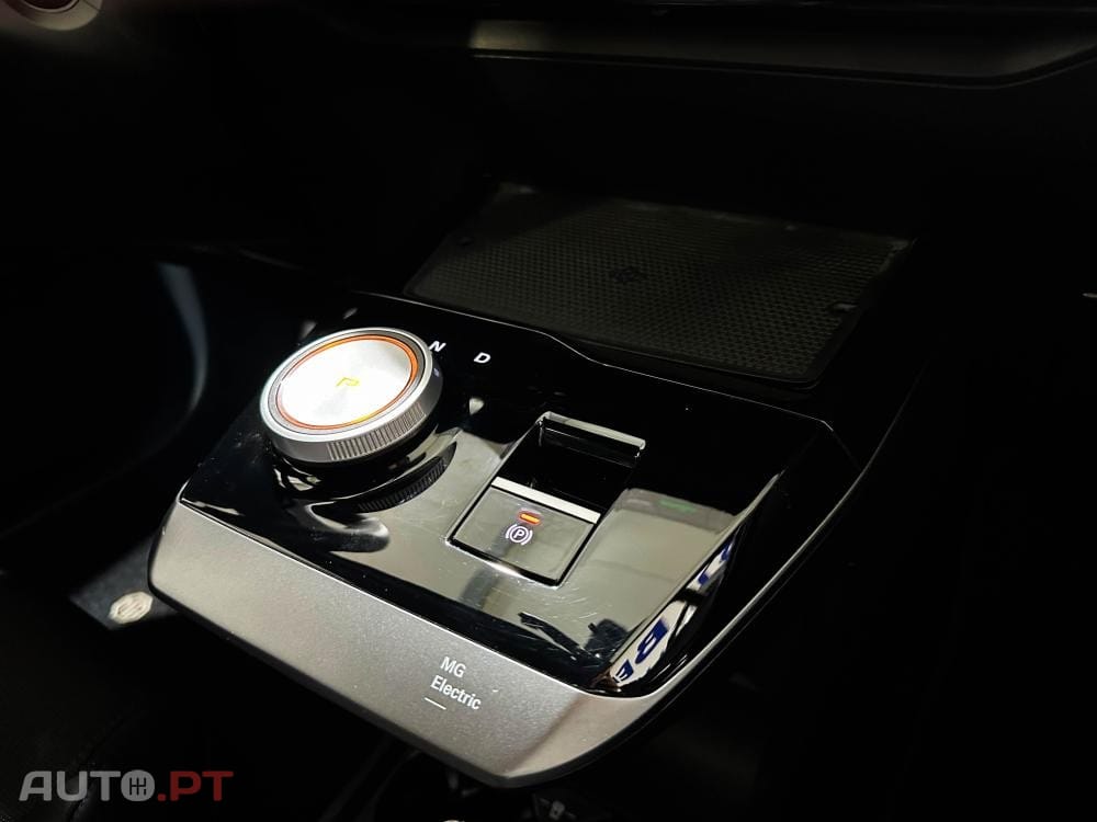 MG MG4 77 kWh Extended Range Luxury