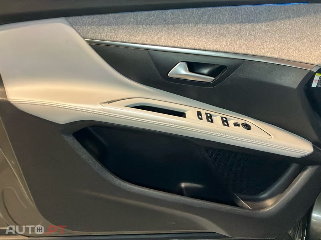 Peugeot 5008 1.2 PureTech Allure EAT8