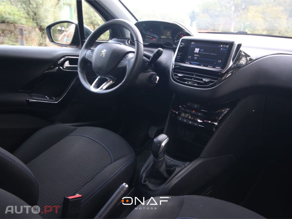 Peugeot 208 1.2 PureTech Signature