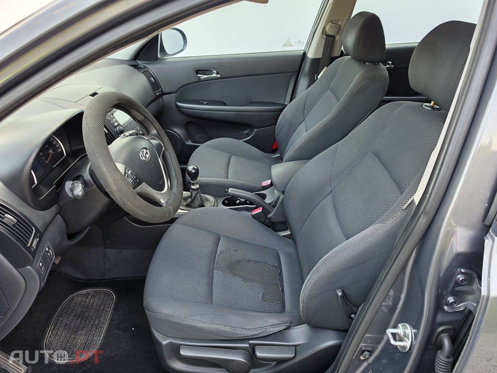 Hyundai i30 1.6 CRDI blue Comfort — fotografia 11