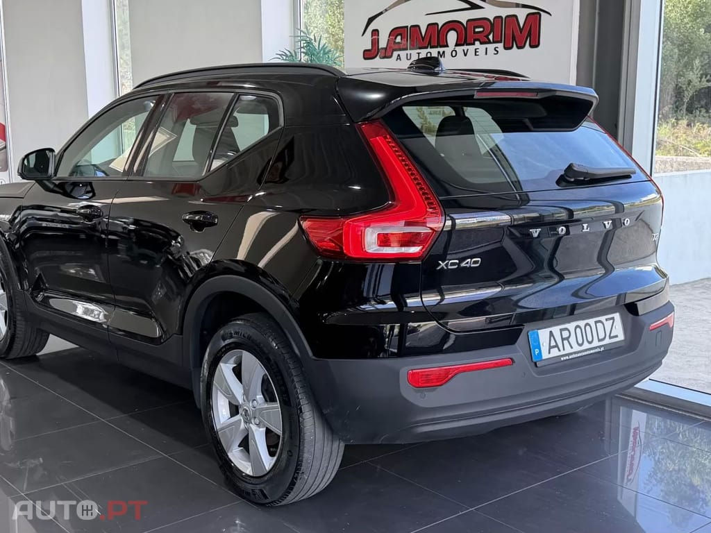 Volvo XC 40 1.5 T2 Momentum Core — fotografia 4