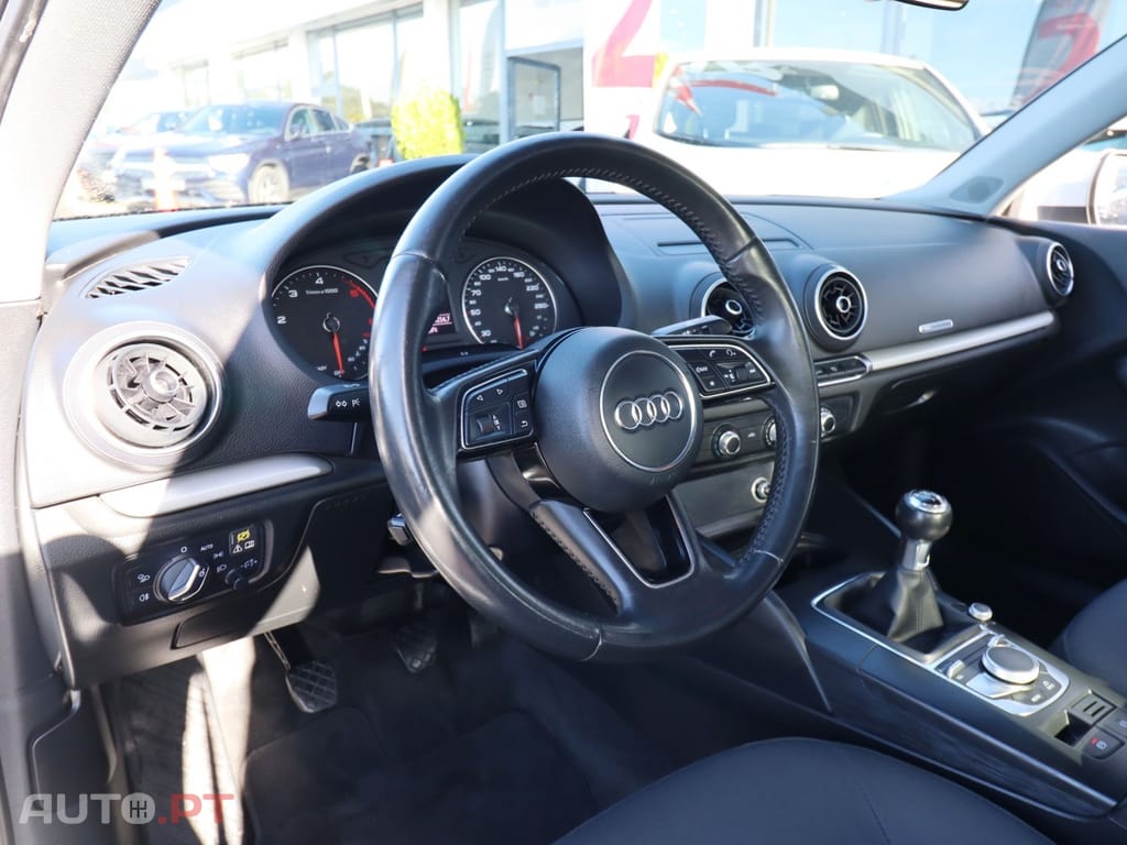 Audi A3 1.6 TDI Design — fotografia 7
