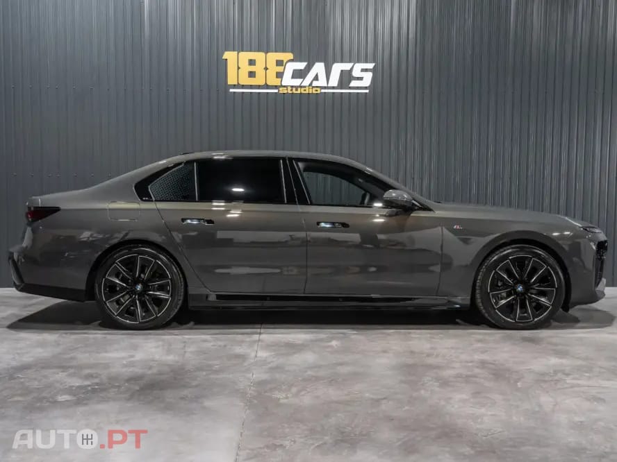 BMW 750 750e xDrive Pack Desportivo M
