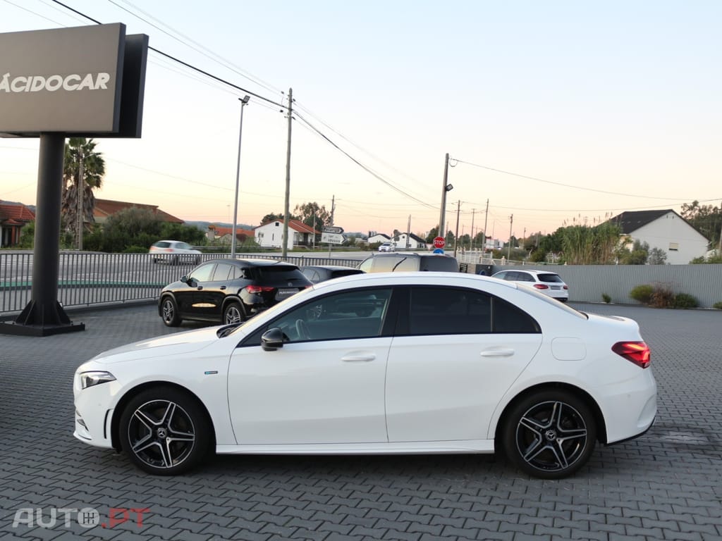 Mercedes-Benz A 250 e AMG Line