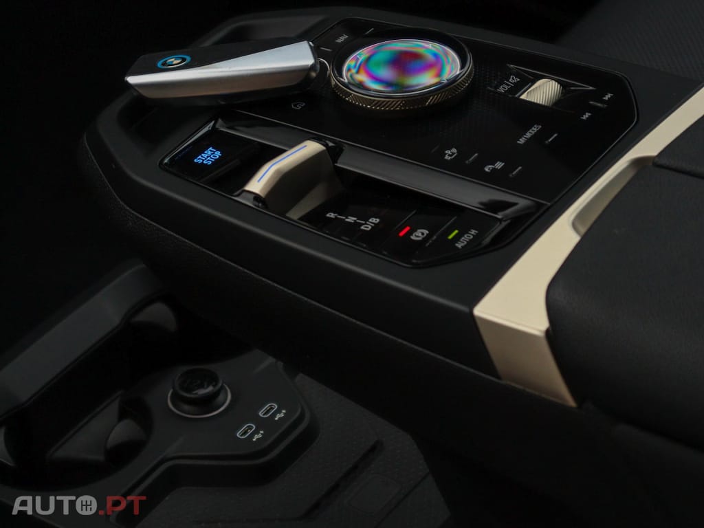 BMW iX xDrive 50 Pack Desportivo