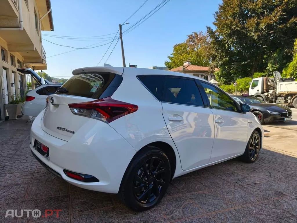 Toyota Auris 1.8 HSD Comfort+J17