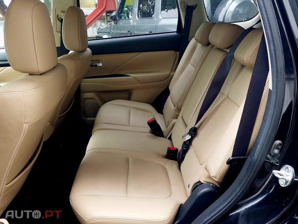 Mitsubishi Outlander 2.2 DI-D Instyle Navi
