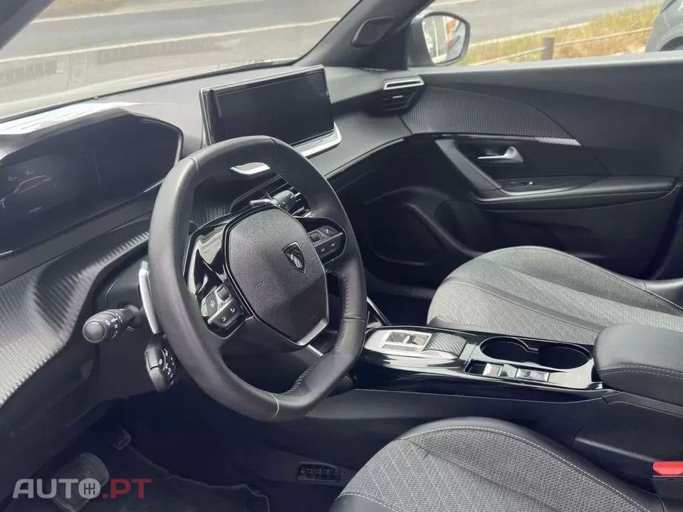 Peugeot 2008 1.2 Hybrid Allure e-DCS6