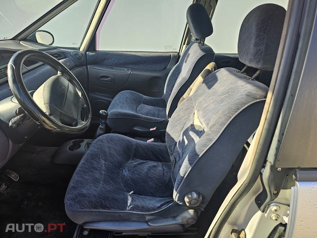 Renault Grand Espace RT 2.2 dT