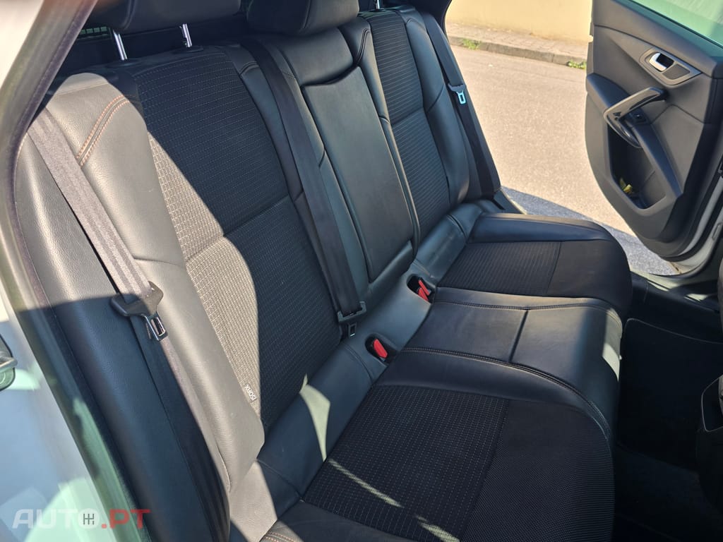Peugeot 508 RXH 2.0 HDi Hybrid4 2-Tronic