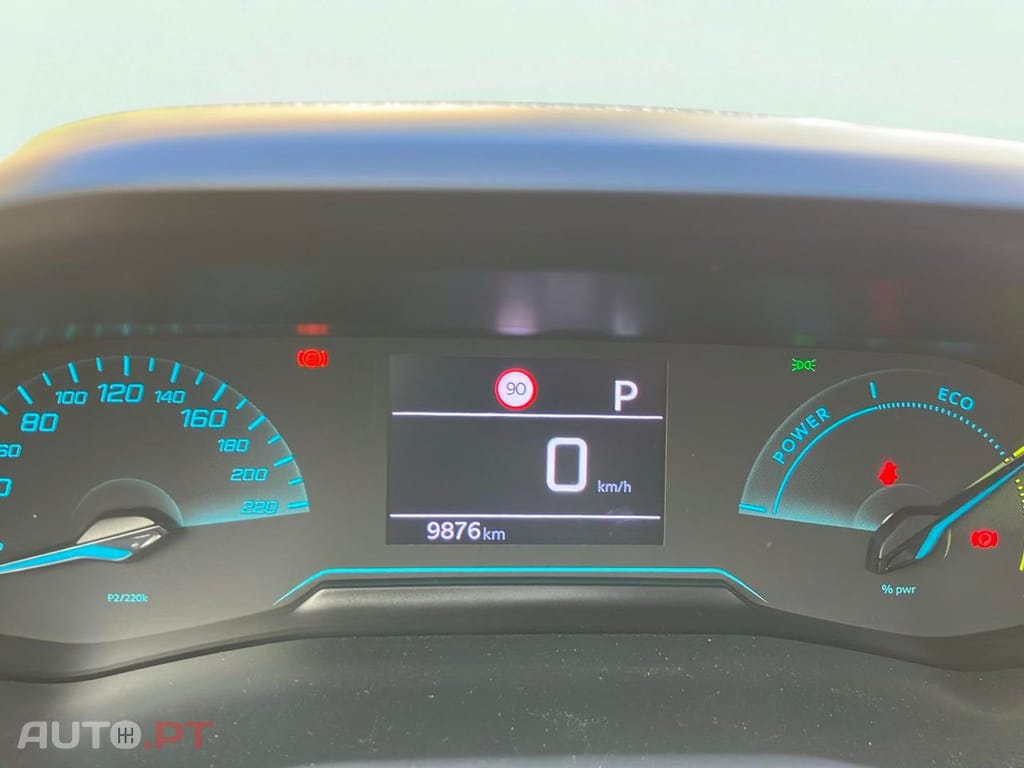 Peugeot 2008 1.2 Hybrid Style e-DCS6