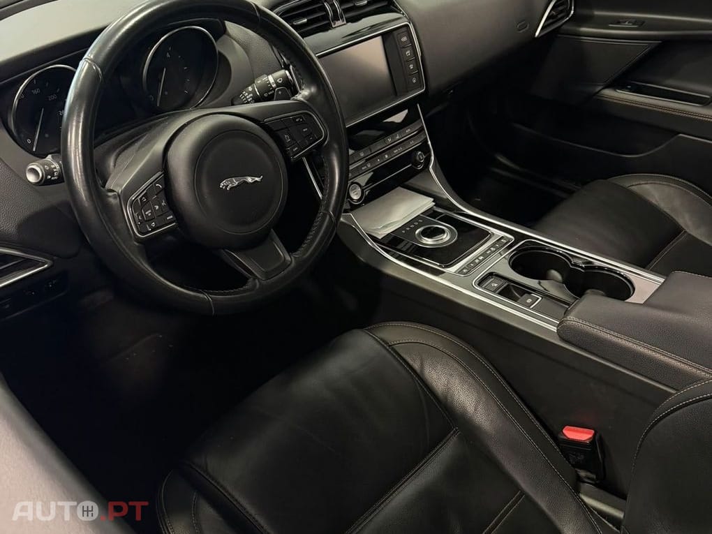 Jaguar XE 2.0 D Prestige Aut.