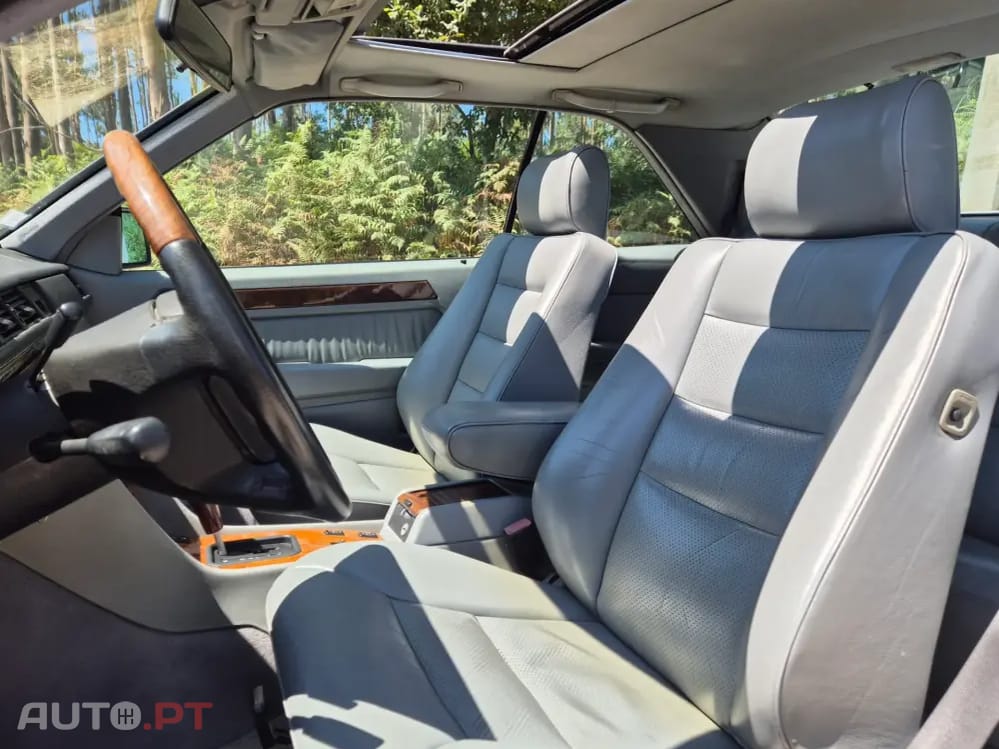 Mercedes-Benz 230 Outro