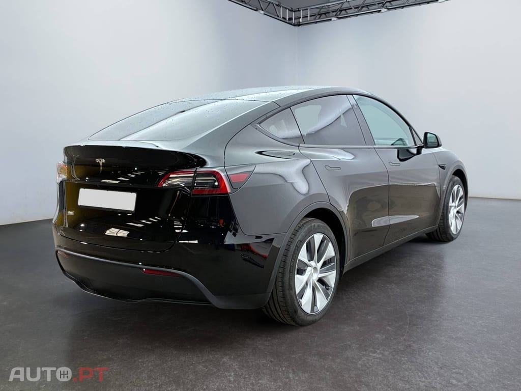 Tesla Model Y Standard RWD