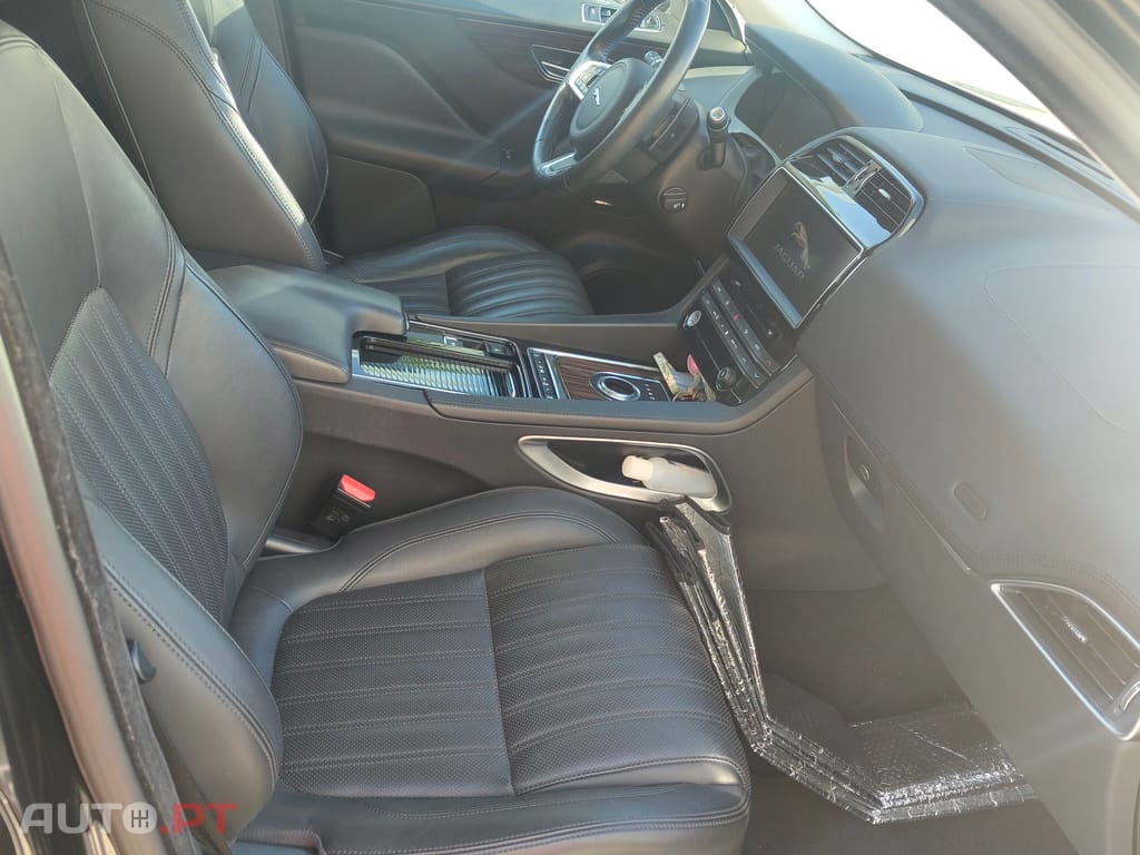 Jaguar F-Pace 2.0D Portfolio Automatico (Classe 1)
