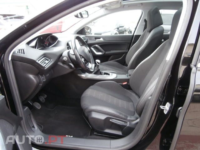 Peugeot 308 BlueHDi 130 Black Edition