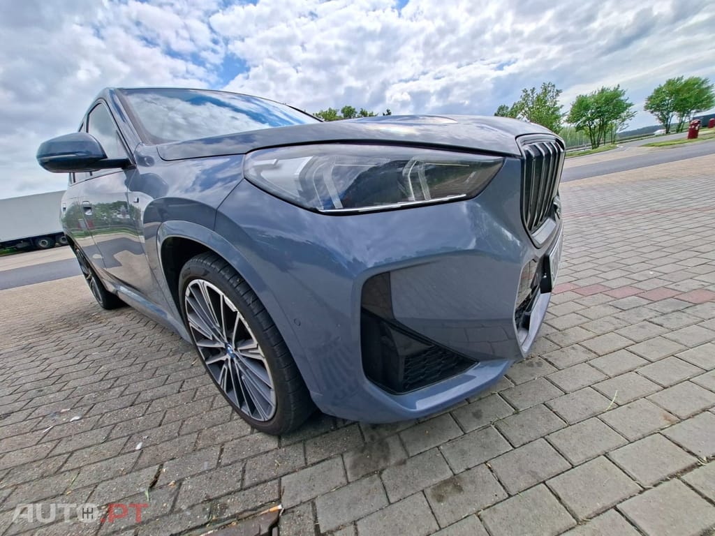 BMW iX1 xDrive30 Pack Desportivo M Pro