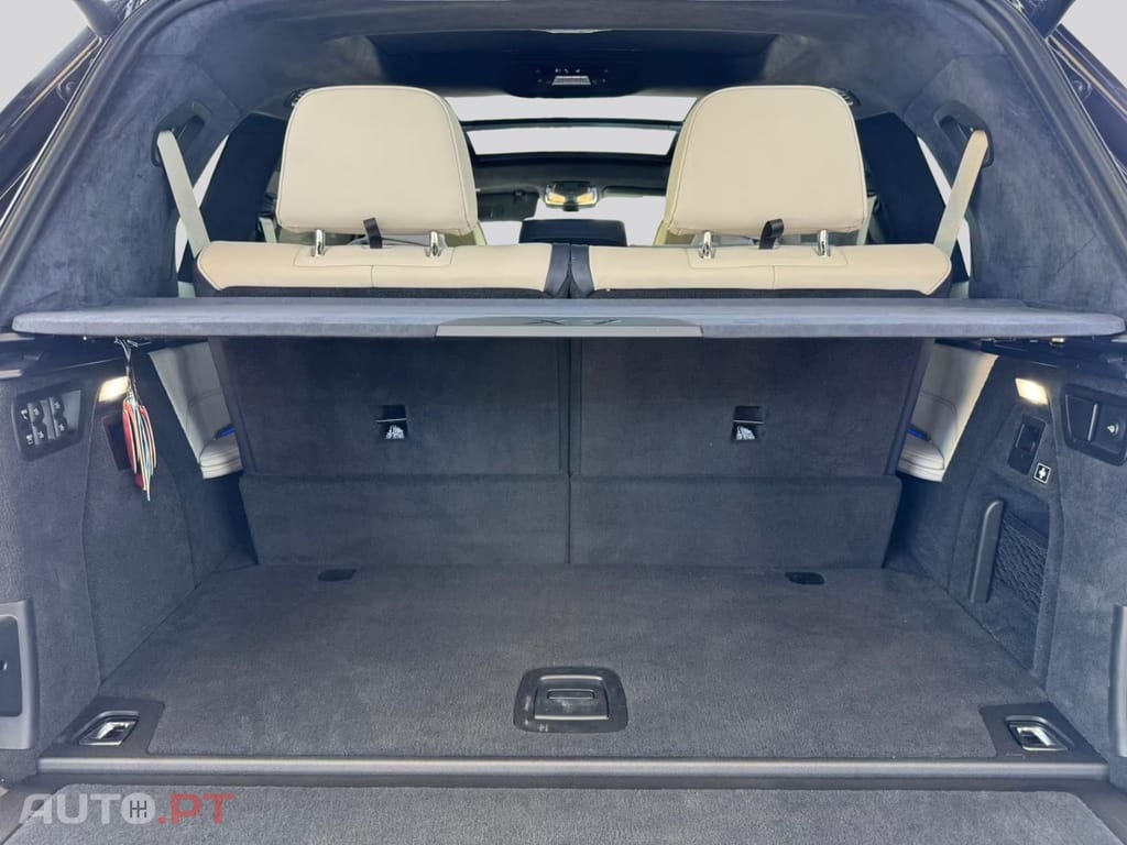 BMW X7 M50i