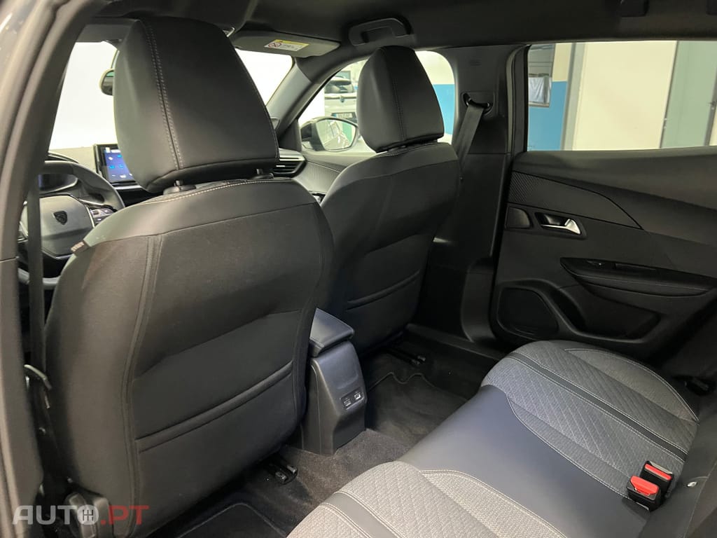 Peugeot E-2008 50 kWh Allure