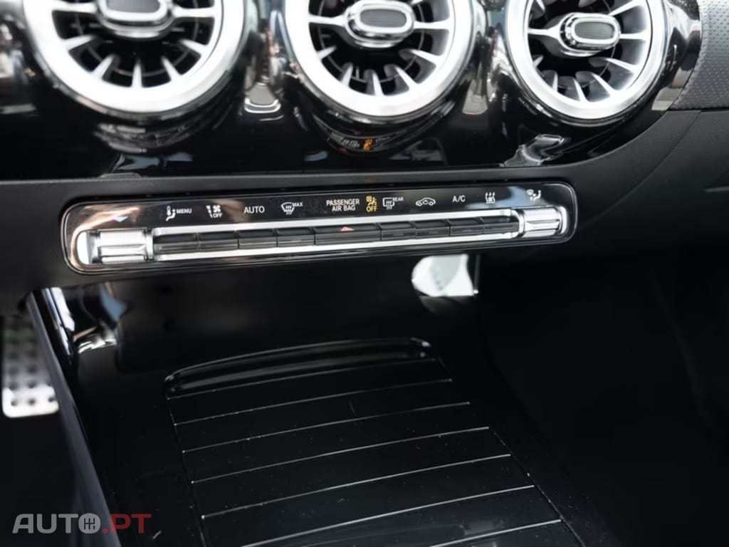 Mercedes-Benz A 250 I.V.A DEDUTIVEL e AMG