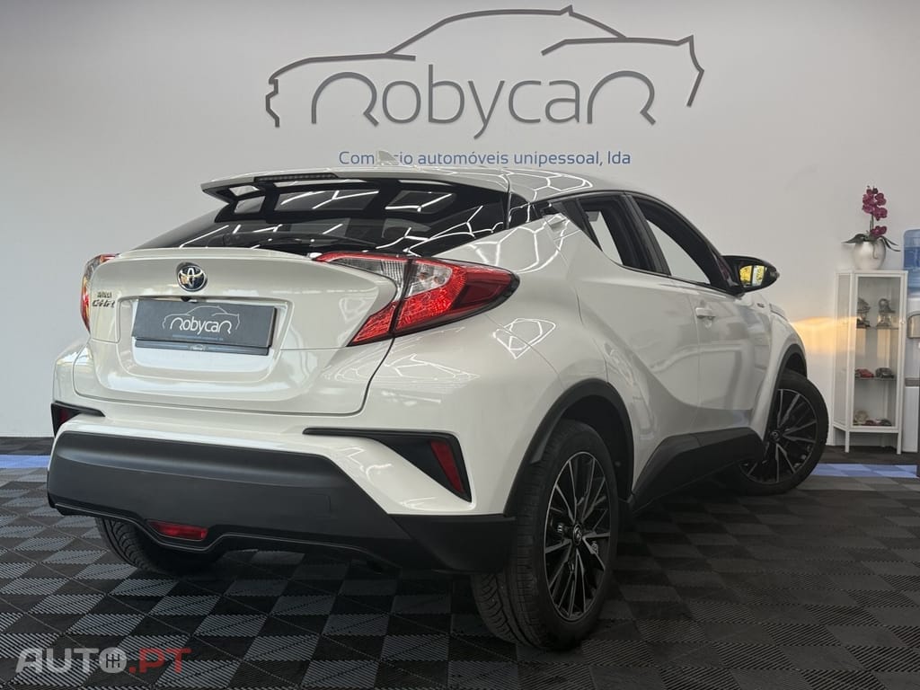 Toyota C-HR 1.8 Hybrid Square Collection